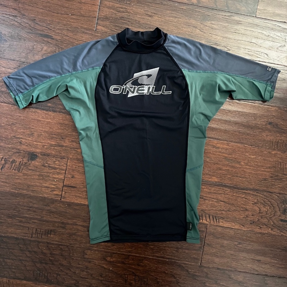 Oneill Boy's Performance 50+ SPF Rashguard Swim Shirt Size Medium.